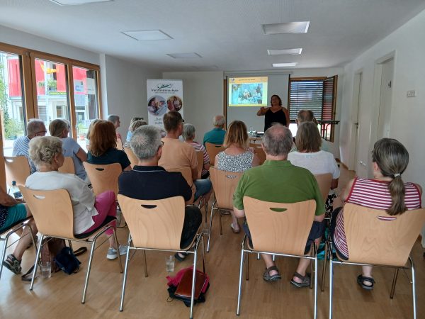 Referentin Stephani Maser beim Vortrag